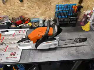 Originalfoto der STIHL MS 162 Motorsäge mit 35 cm Schiene und Vollmeißelkette